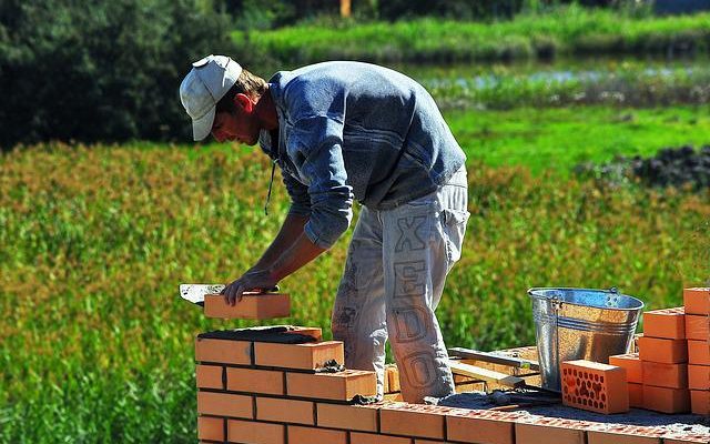 Assicurazione lavori edili: guida per piccoli imprenditori